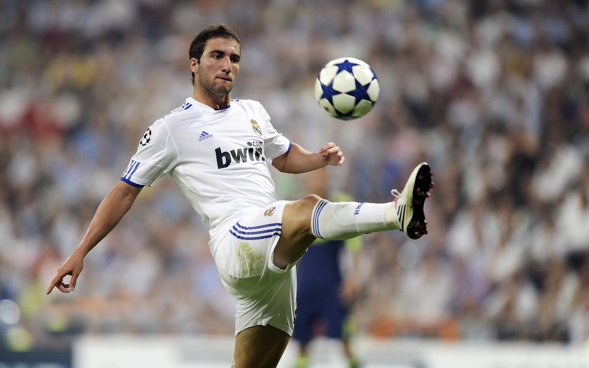 后劲不足,进攻防守节奏未掌握,后场进攻的关键